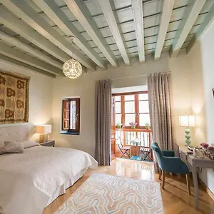 Luxe Carlos Canal Apartment
